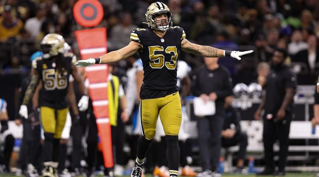 Os Saints finalmente colocaram o LB Zack Baun para atacar o QB. E ele está voando.