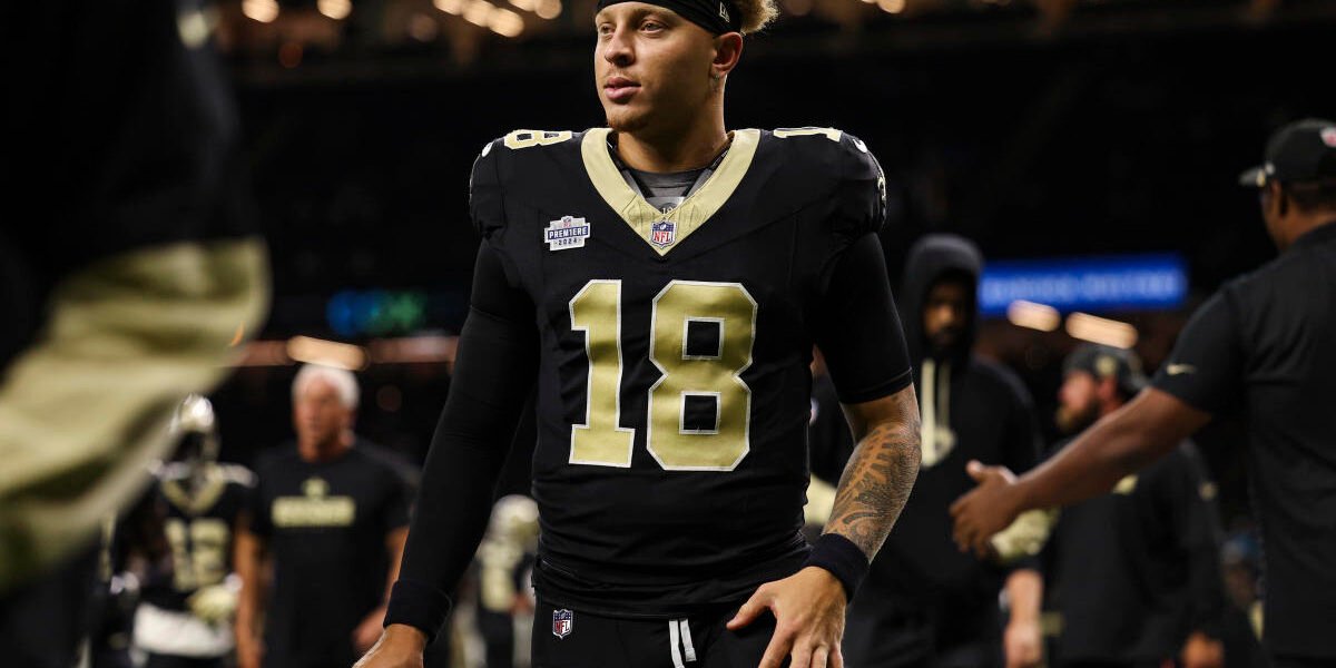 O QB novato Spencer Rattler será titular vs. Buccaneers