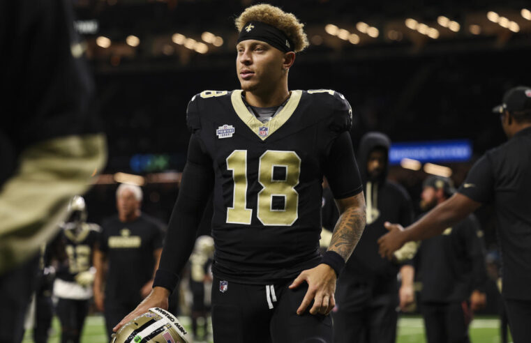 O QB novato Spencer Rattler será titular vs. Buccaneers