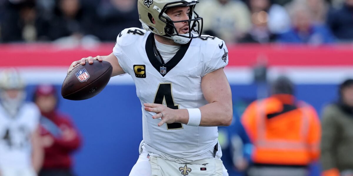 Mickey Loomis e Kellen Moore endossam Derek Carr como QB do Saints