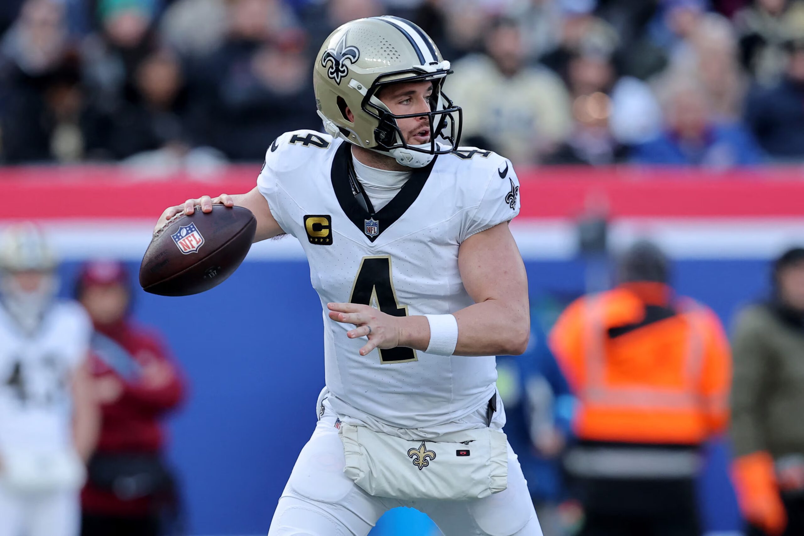 Mickey Loomis e Kellen Moore endossam Derek Carr como QB do Saints