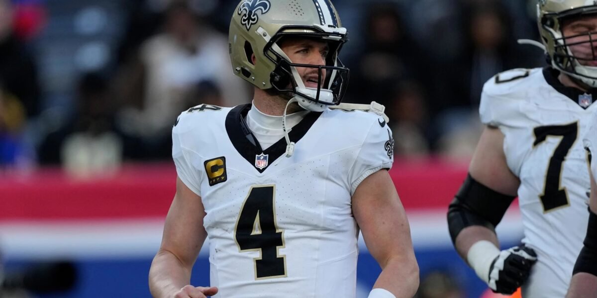 Derek Carr anuncia sua aposentadoria