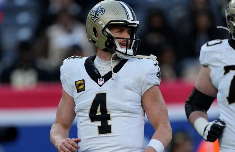 Derek Carr anuncia sua aposentadoria